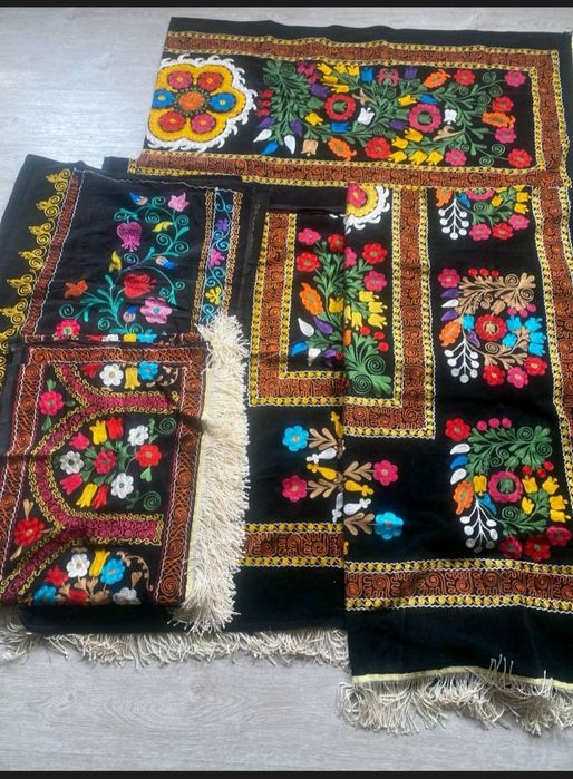 Baxmal Suzanalar sotiladi