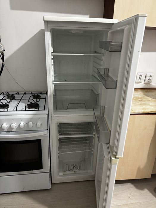 Холодильник Midea, двухкамерный — б/у, рабочий