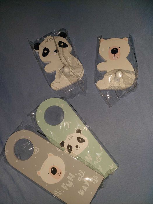 Дървени закачалки за бебешка стая