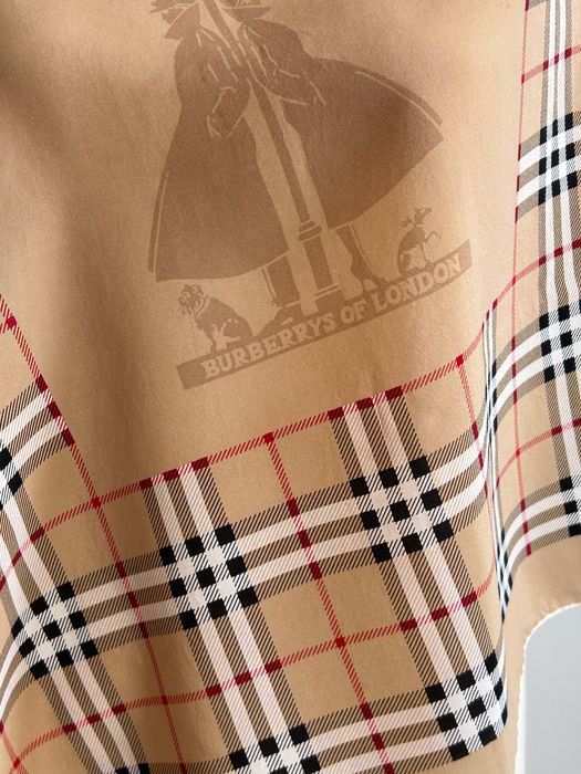 Burberry оригинален нежен копринен шал