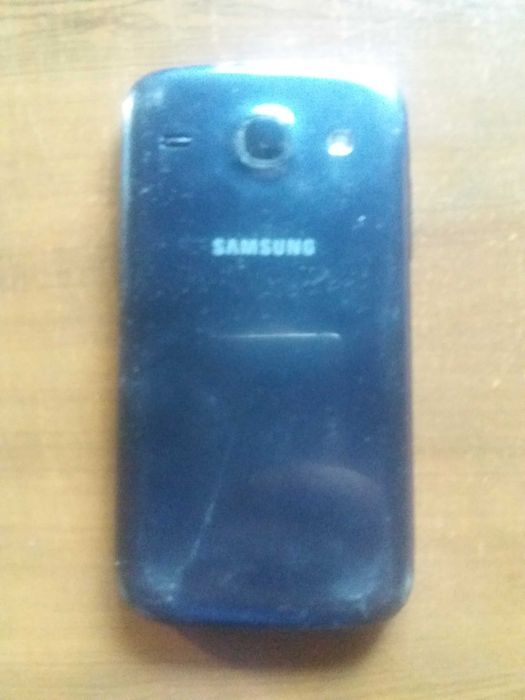 Продавам телефон самсунг