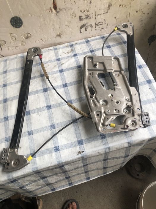 Стеклоподъемник на БМВ Е53 BMW E39 передний правый.