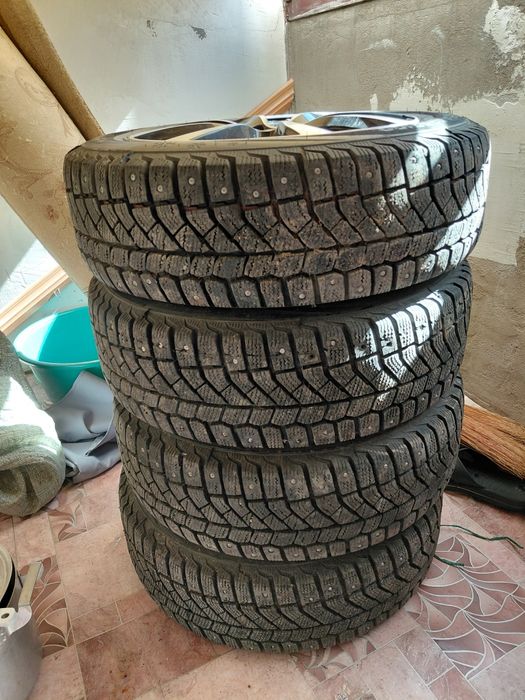 Зимние шины продам
