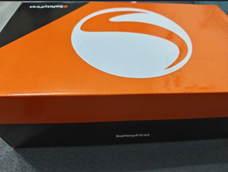 Нови работни обувки с бомбе