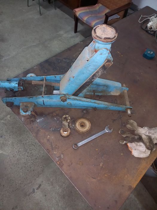 Домкраты гидравлический и подкатной