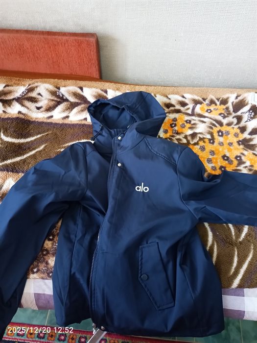 Ветровка женская