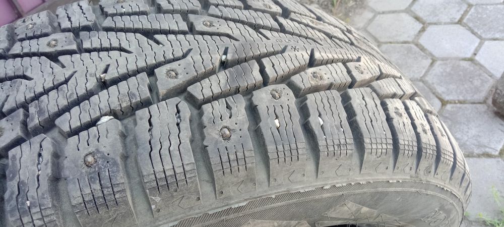 Продам шины зимние 225/60/18