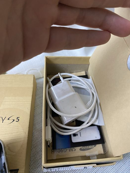 Samsung S5 qora sotiladi