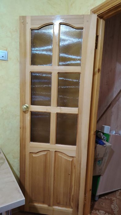 Продам двери  деревянные