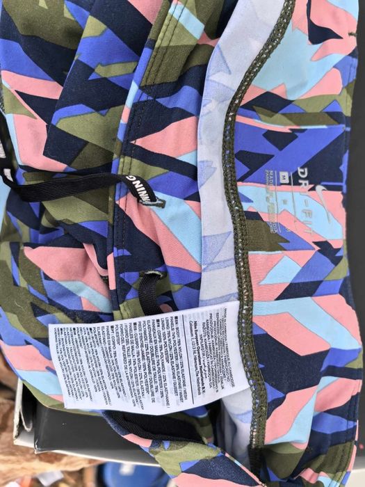 Nike oригинален дамски клин М размер