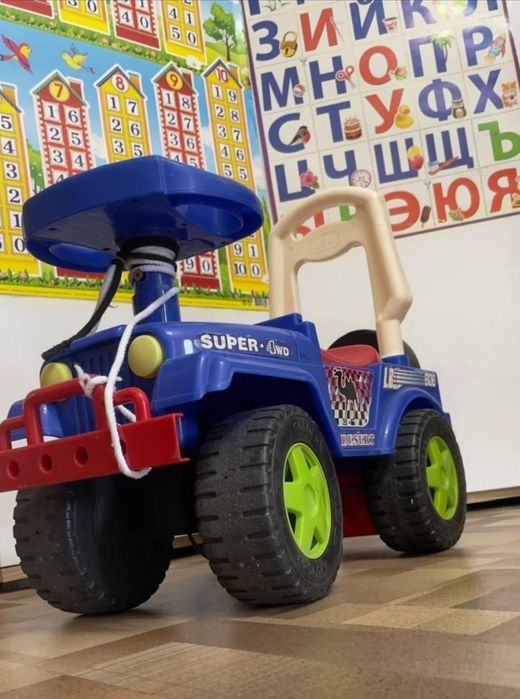 Детская машинка толокар