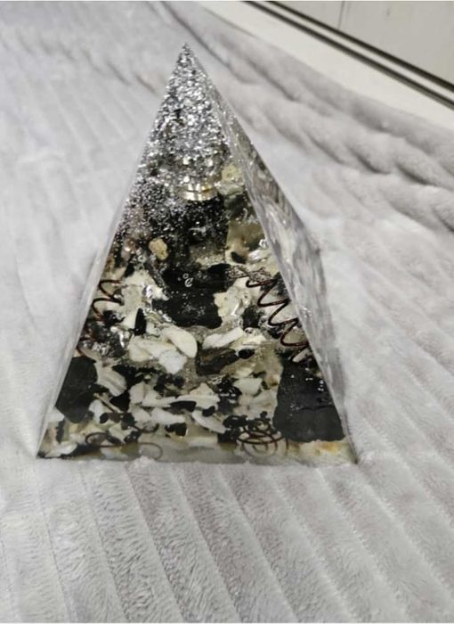 Piramida orgon yng yang 16,5x 16 handmade