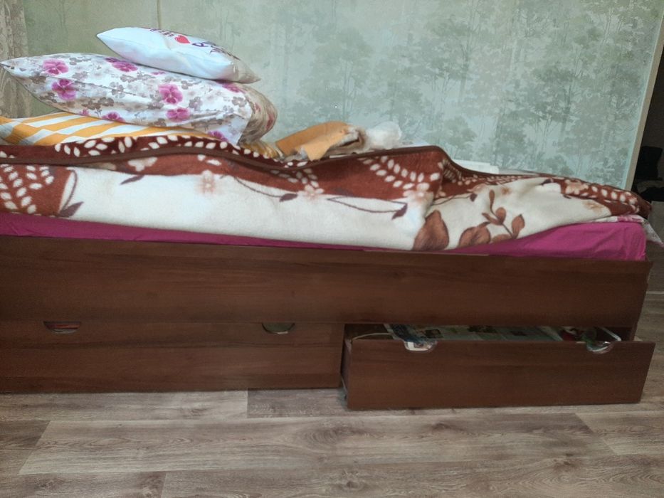 Односпальная кровать