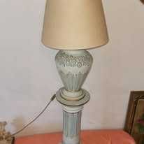 Veioza cu pedestal din samota decor