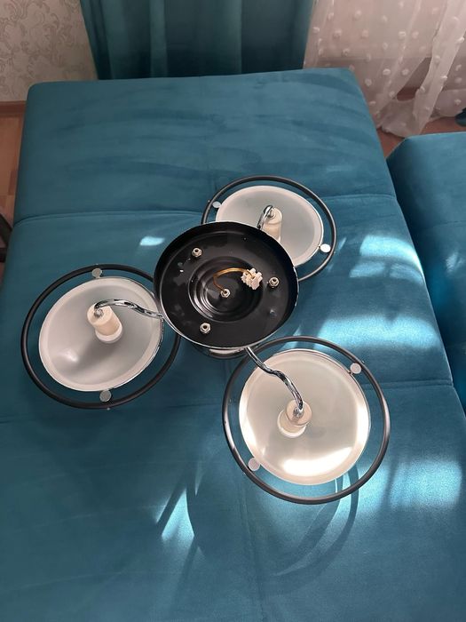 Vând doua candelabre