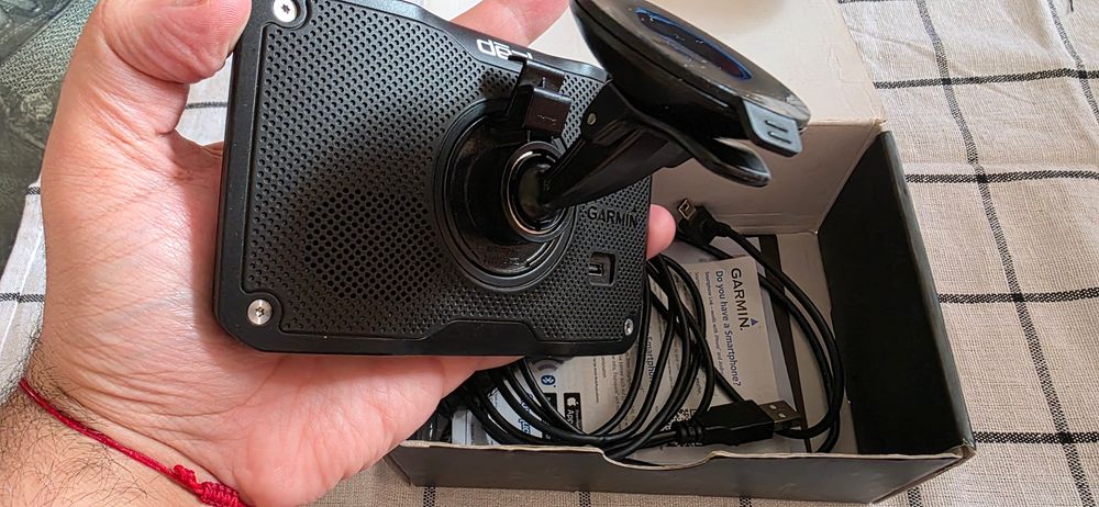 Навигация за камион Garmin Dezl 570 пълен комплект карти зацяла Европа