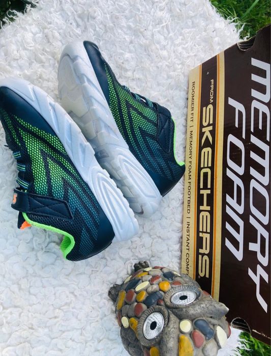 Adidasi baiat SKECHERS-marimea 28,inter18cm,leduri,nu piele Salomon