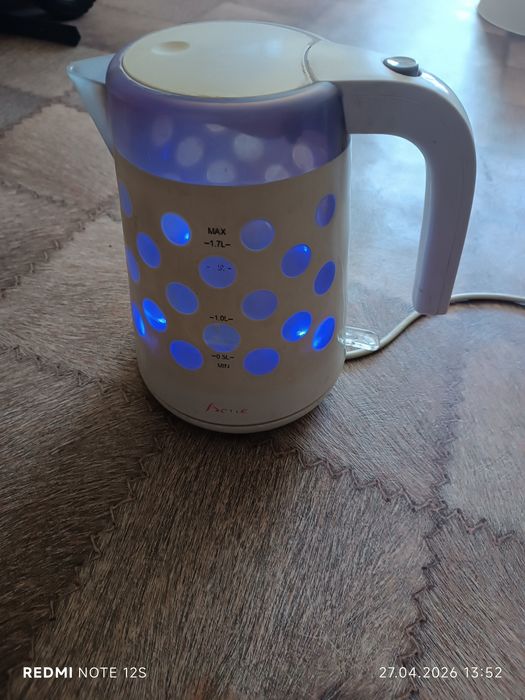 Продаю чайник 1.7 л.