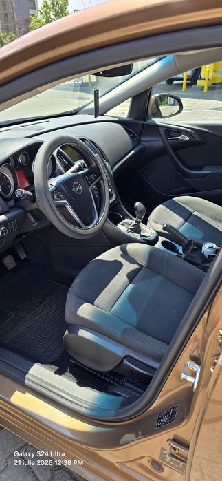 Vând Opel Astra J, Hatchback, an 2015, 1,6 benzină, aspirat, 115 CP, 120000 km reali.