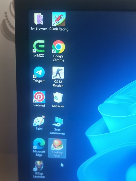 Kompyuter sotiladi srochno