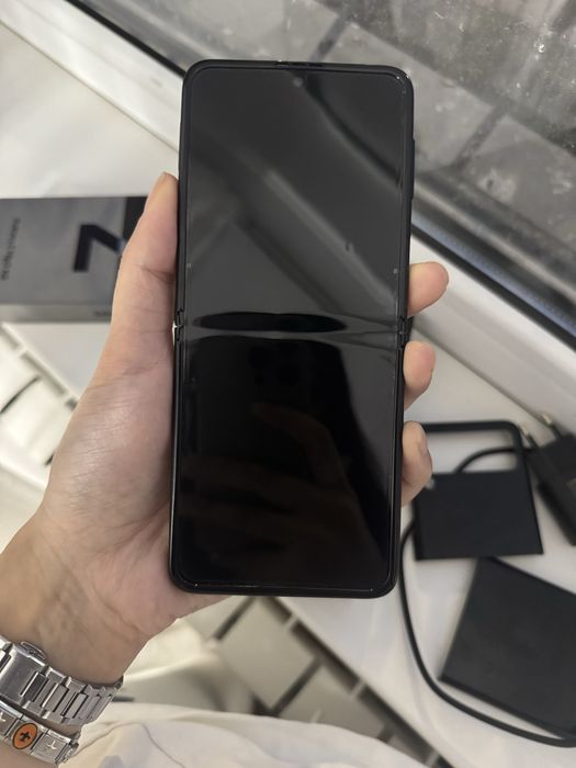 Samsung galaxy Z Flip3 5g