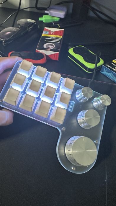 Малка клавиатура (Streamdeck подобно)