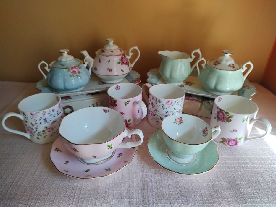 Чаши тип "мъг" Royal Albert New Country Roses и Pink Confetti