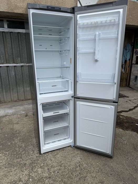 Продавам иноксов хладилник Whirlpool