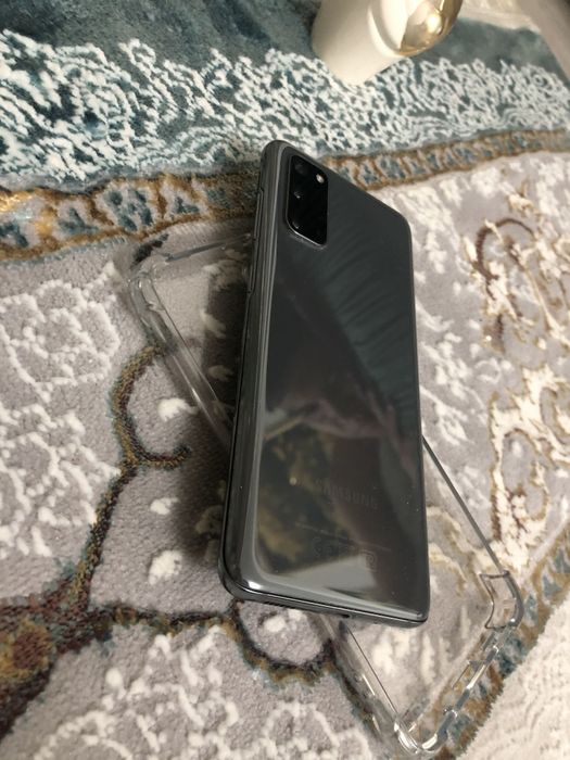 Продам Samsung S20.