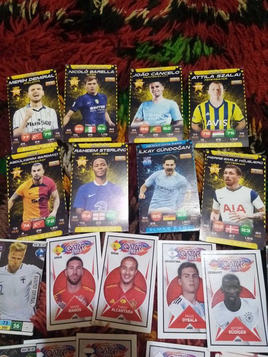 Продавам карти с футболисти