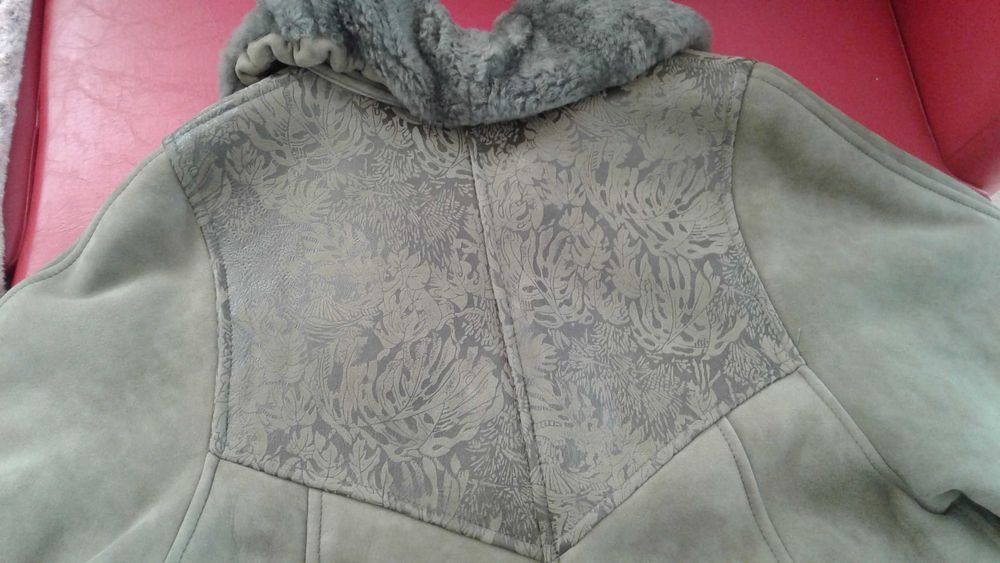 Haina blana naturala din piele naturala pentru femei cu intarsie