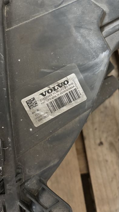 Volvo XC90 II Фарове