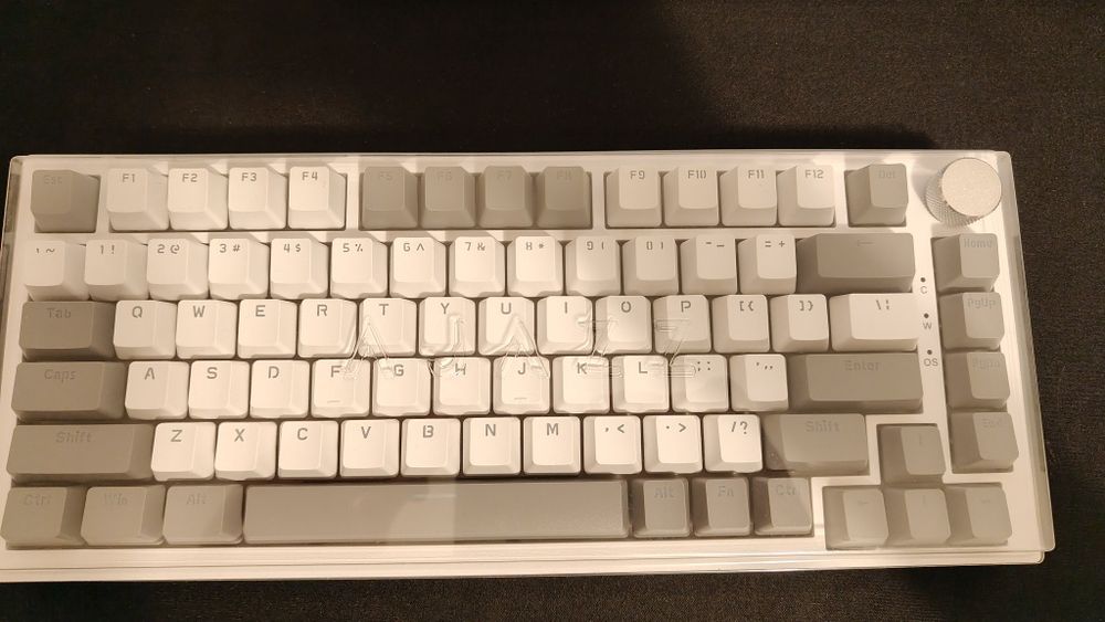 Vând tastatura Ajazz Ak820