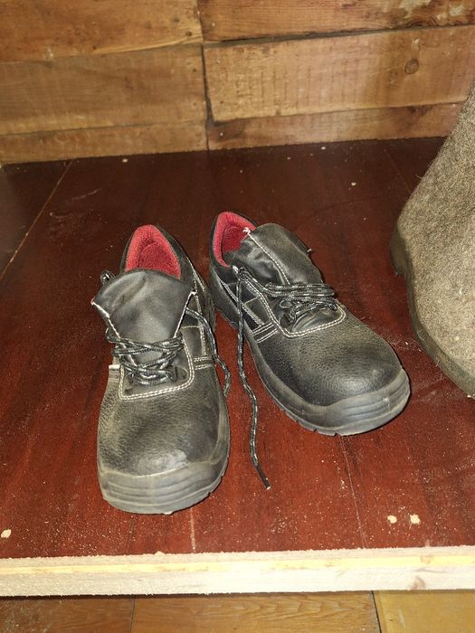 Продам спец обувь