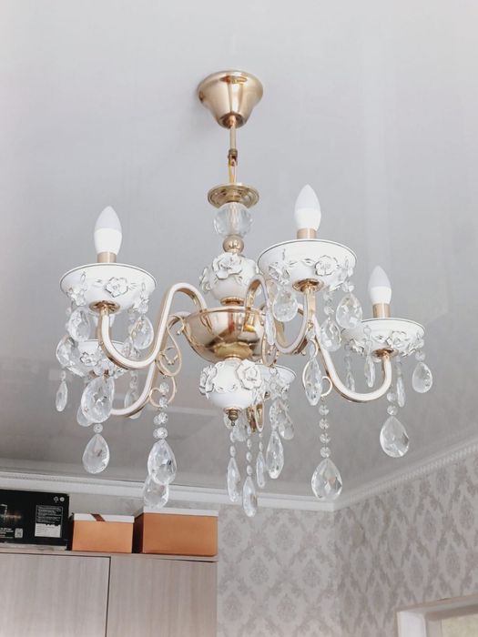 Продам люстру комнатные