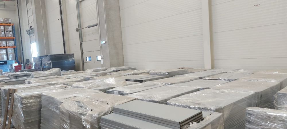 Stoc 5km rafturi de magazin second hand