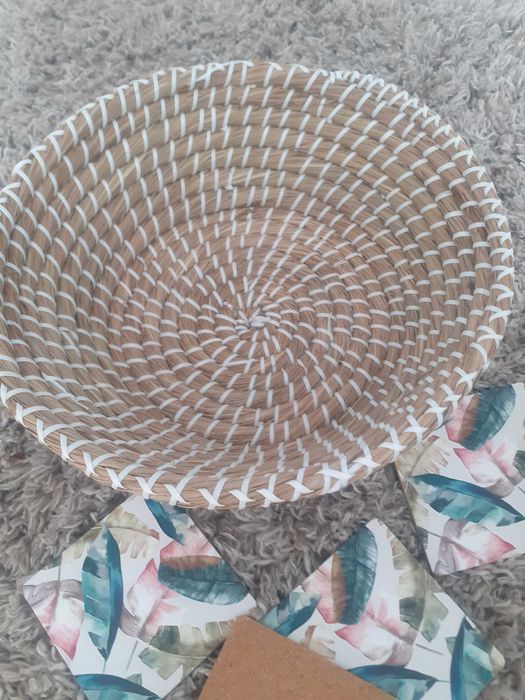 Компкект чаши,поставки и панер за 8лв