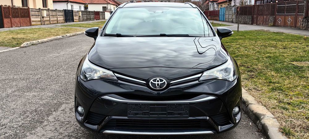 Toyota Avensis / Euro6 / 143CP / WEBASTO / Navi / Camera