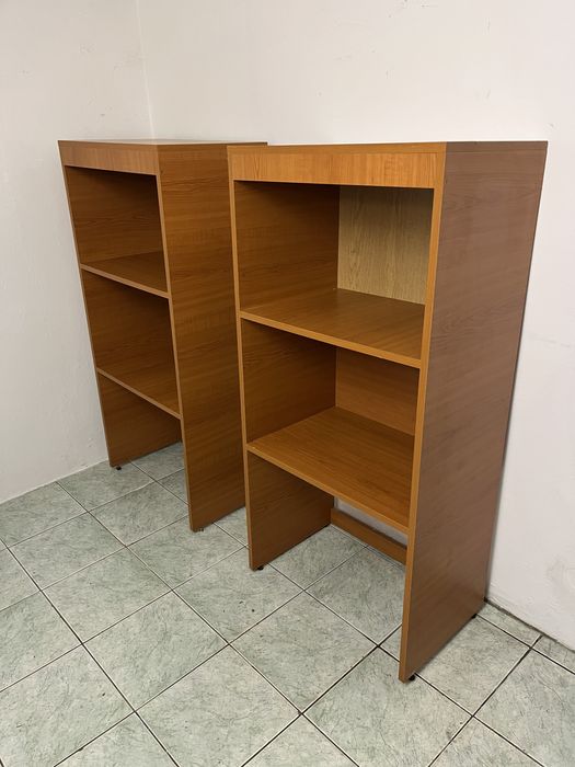 Set 2 corpuri bibliotecă / rafturi PAL cu picioare reglabile