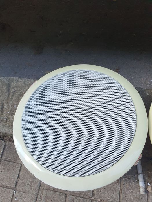 Таванни високоговорители