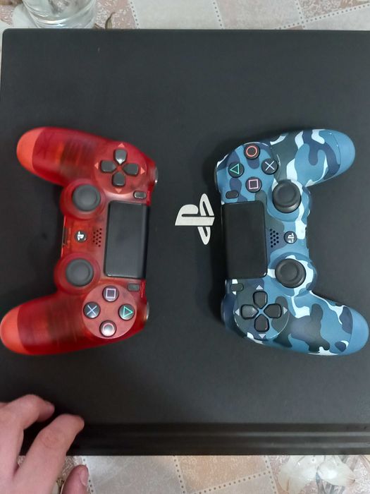 Ps4 pro 1TB + 2 джойтика