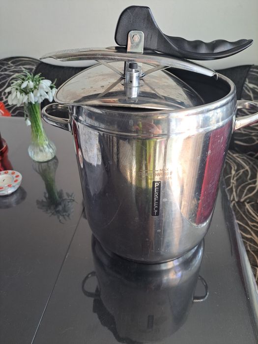 Тенджера под налягане 9л. Perfect