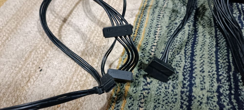 Продам компьютерный корпус с блоком питания