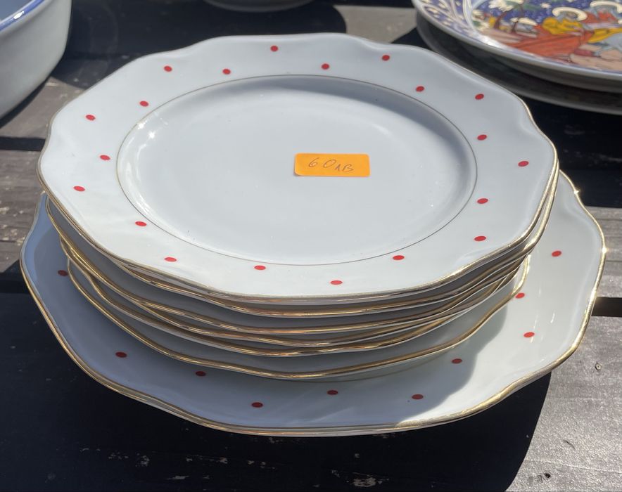 2 порцеланови сервиза