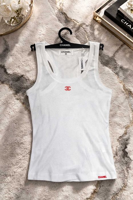 бял топ на шанел рипсен потник chanel с червено лятна блука горница