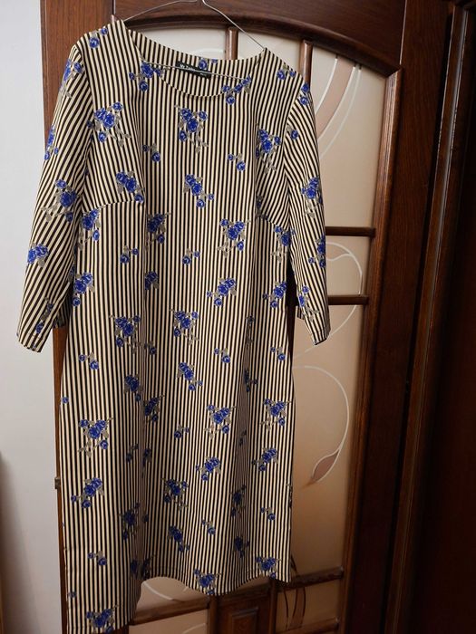 vand rochie model inflorat marime 48-50