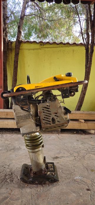 Vând mai compactor Wacker Neuson