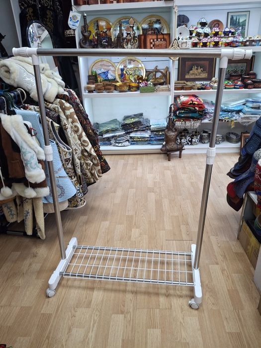 Прилавок б/у,  Стойка для одежды