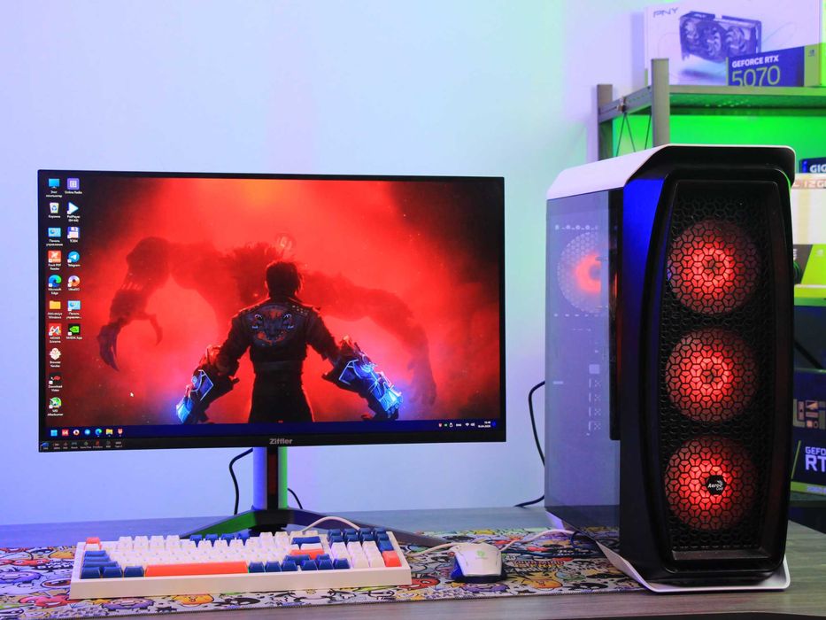 Oq rangdagi kuchli kompyuter to'plami arzon narxda sotiladi