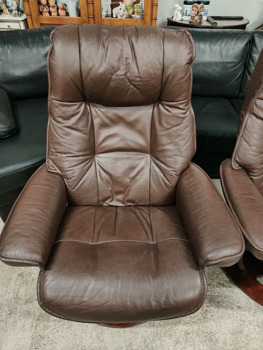 Комплект от две Relax кресла с табуретка от естествена кожа